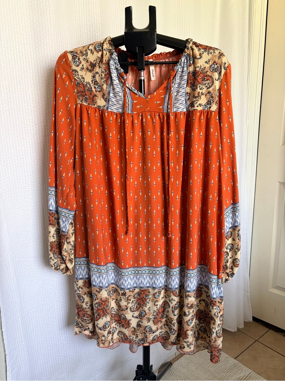 Relaxed Long-Sleeve Tiered Dress in Rust Paisley